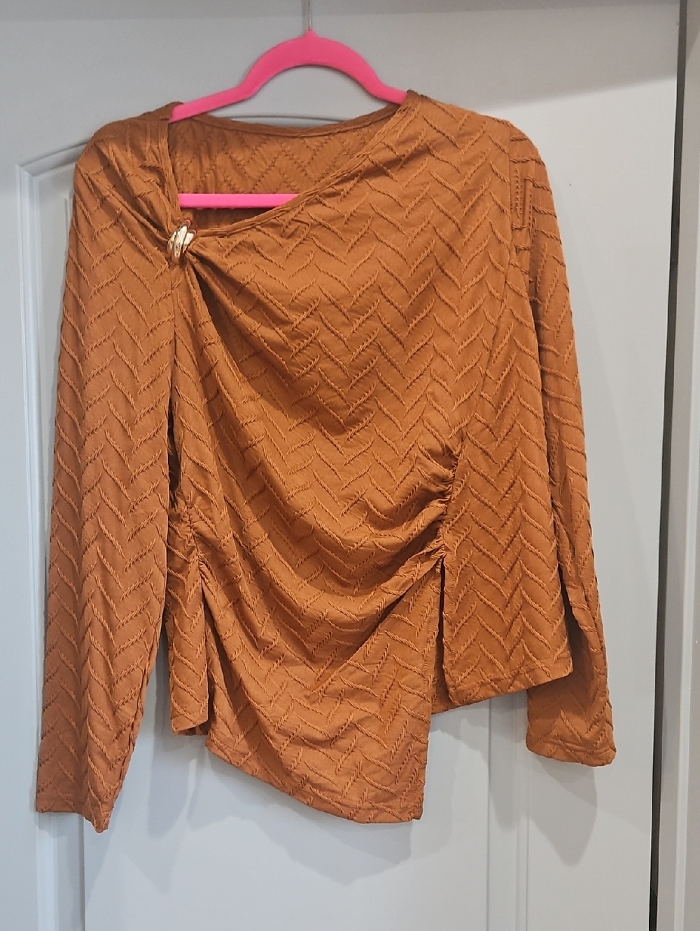 Women’s Twist-Detail Long Sleeve Top in Rust